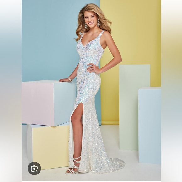 Liquid Crystal Sequins Wedding Gown Dress Tiffany Designs - Picture 2 of 14